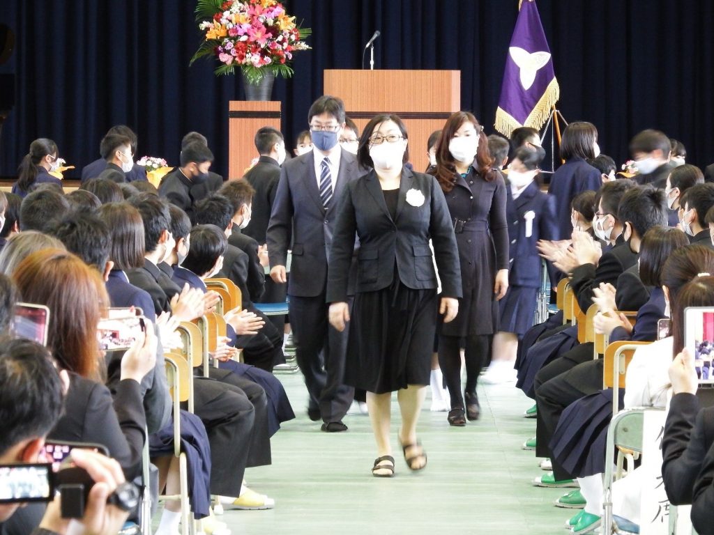 R3年4月9日入学式 3 上峰中学校
