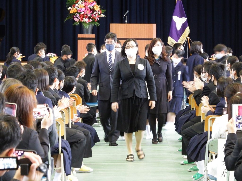 R3年4月9日入学式 3 上峰中学校 R3年4月9日入学式 3 上峰中学校
