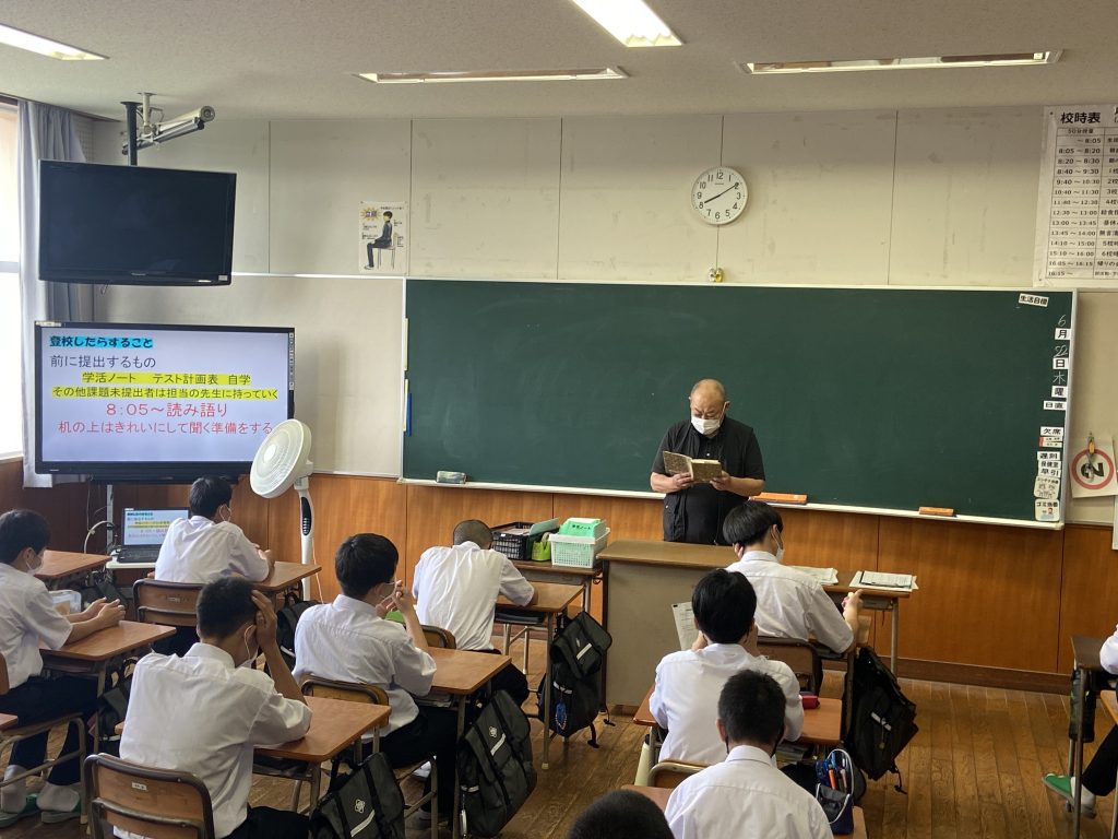 読み語り 2年 神埼市立神埼中学校