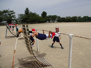 体育鉄棒遊び １年生 鹿島市立七浦小学校