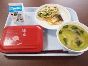 2月25日 木 ごはん ぎゅうにゅう さばのしおやき ごまずあえ みそしる 佐賀市立西与賀小学校 Nishiyoka Elementary School