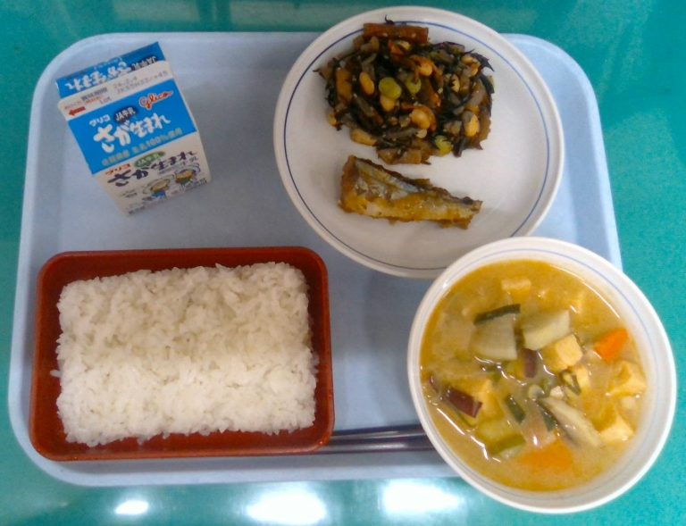 1月22日（木）ごはん 牛乳 さんまみぞれ煮 ひじきの煮物 さつま汁 | 佐賀市立西与賀小学校 Nishiyoka Elementary School