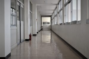 其の一 教室棟廊下 昼 佐賀工業高等学校定時制 其の一 教室棟廊下 昼 佐賀工業高等学校定時制