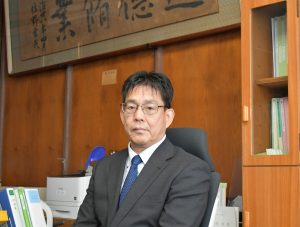 井原敏裕校長