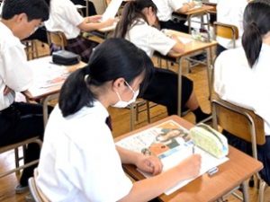 メモを取る１年生