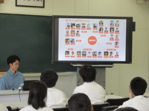 入学後の学校生活の説明を受ける１・２年生